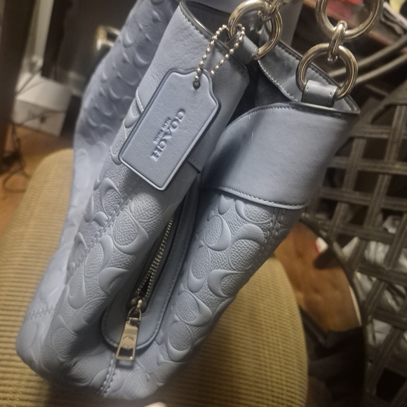 Elegant Blue Embossed Leather Bag - Picture 3 of 3